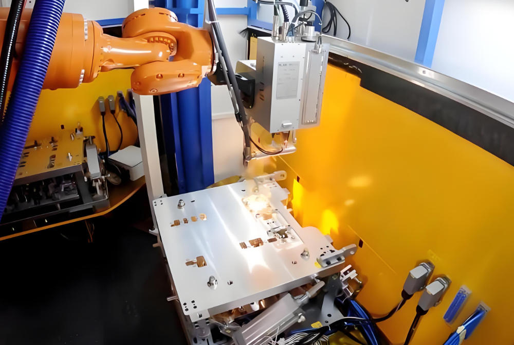 怎样防止激光焊接机器人的焊接头过热？